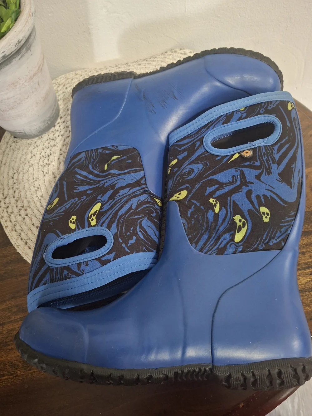 Blue Bogs K York SpookyPull-On Rain/Snow Boots Size 6.